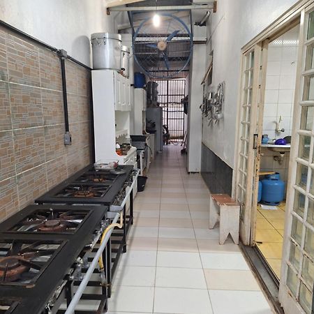 Quarto Triplo Com Banheiro Em Pousada E Restaurante Manaus Buitenkant foto